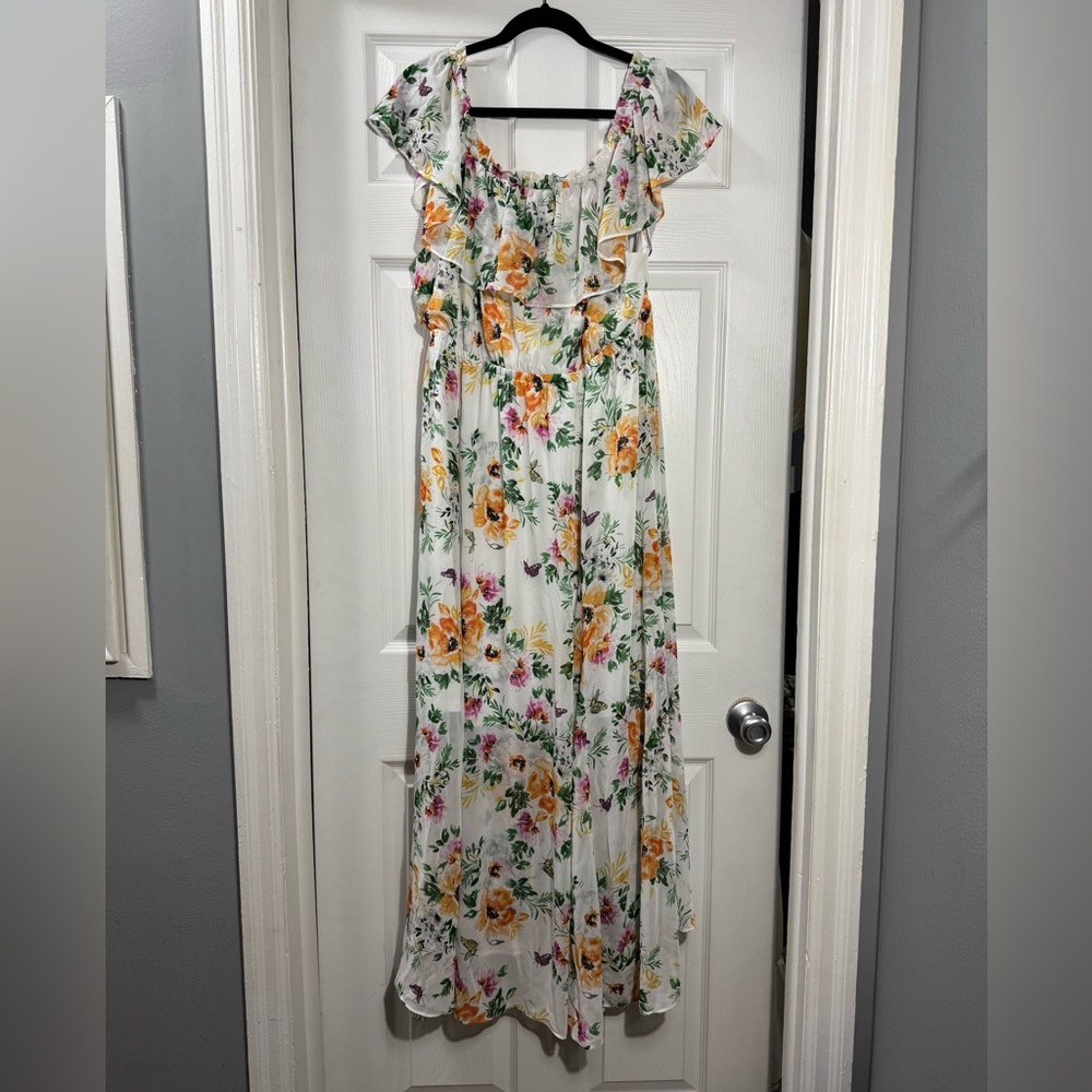 Torrid Floral Off-Shoulder Maxi Dress in White 2X - Picture 4 of 9